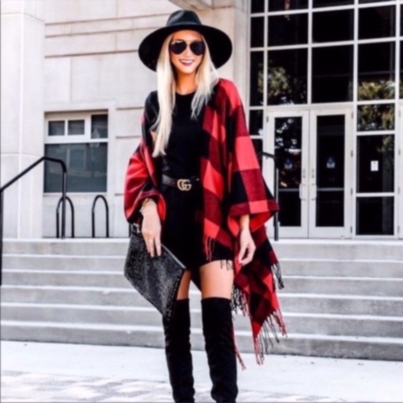 Cozy Buffalo Plaid Tassel Hem Poncho Shawl - Picture 3 of 8